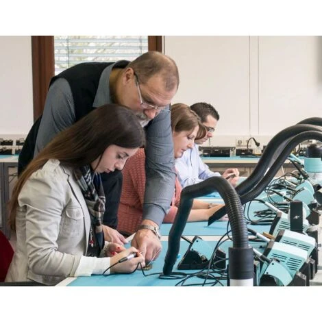 Weller WE 1010 (T0053298699) Stazione Di Saldatura Digitale A 1 Canale, 70 Watt / 230 Volt, Intervallo Di Temperatura Da 100 ° C A 450 ° C, Blu 6 Weller WE 1010 (T0053298699) Stazione Di Saldatura Digitale A 1 Canale, 70 Watt / 230 Volt, Intervallo Di Temperatura Da 100 ° C A 450 ° C, Blu - immagine 4